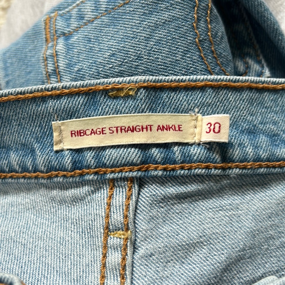 Women’s Levi Ribcage Straight Ankle Jean